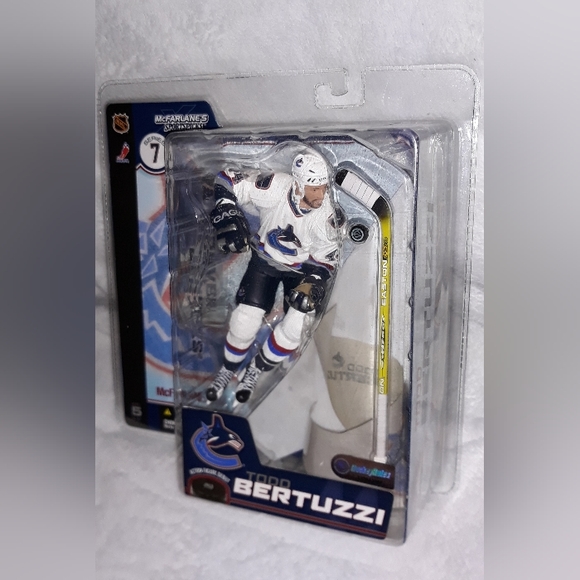 NHL Vancouver Canucks Sports Hockey Series 7 Todd Bertuzzi Action Figure 2003 - Picture 6 of 10
